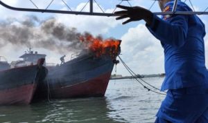 Satpolairud Tanjungpinang menuju ke lokasi kebakaran. (Foto: Satpolairud Tanjungpinang/Presmedia.id)