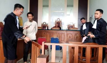 Terdakwa Deri Ariyanto dituntut jaksa 10 tahun penjara pada sidang tuntutan di PN Tanjungpinang, Rabu (8/8/2023) (Foto: Roland/Presmedia.id)