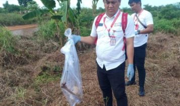 Tim identifikasi Sat Reskrim Polresta Tanjungpinang saat melakukan olah TKP dan mengumpulkan tulang-belulang manusia yang ditemukan warga di Dungai Timun Senggarang (Foto: Humas Polres/istimewa)