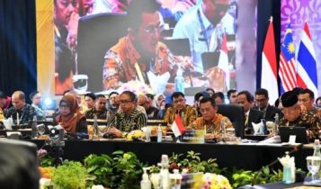 Gubernur Kepulauan Riau H.Ansar Ahmad memimpin pertemuan Forum Indonesia, Malaysia dan Thailand dalam acara The 20th Indonesia,Malaysia, Thailand - Growth Triangle, Chief Ministers and Governorsâ€™ Forum Meeting /(The 20th IMT-GT CMGF atas nama Indonesia di Batam