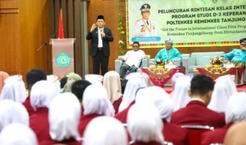 Gubernur Provinsi Kepri Ansar Ahmad Menghadiri peluncuran Rintisan Kelas Internasional (RKI) Program Studi D-III Keperawatan di Poltekkes Kemenkes Tanjungpinang Jum'at (15/09/2023). (Foto: Diskominfo/presmedia.id)