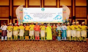 Paripurna DPRD Kepri tentang Hari Jadi provinsi Kepri dipimpin oleh Wakil Ketua II DPRD Kepri, Raden Hari Tjahyono, dan dihadiri oleh Gubernur serta Wakil Gubernur, Ansar Ahmad dan Marlin Agustina.