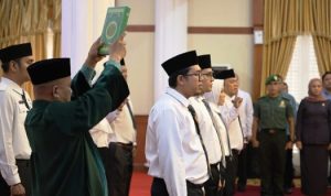 Pelantikan dan pengambilan sumpah 9 anggota BPSK Kota Tanjungpinang. (Foto: Diskominfo Kepri/Presmedia.id) Pelantikan dan pengambilan sumpah 9 anggota BPSK Kota Tanjungpinang. (Foto: Diskominfo Kepri/Presmedia.id)