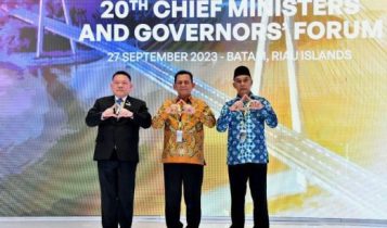 Pembukaan Forum Indonesia Malaysia dan Thailand dalam acara The 20th IndonesiaMalaysia Thailand Pembukaan Forum Indonesia, Malaysia dan Thailand dalam acara The 20th Indonesia,Malaysia, Thailand - Growth Triangle, Chief Ministers and Governors’ Forum Meeting /(The 20th IMT-GT CMGF atas nama Indonesia di Batam