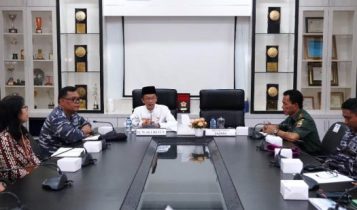 Penjabat Wali Kota (Pj) Tanjungpinang, Hasan menggelar rapat koordinasi Rutin Tim Penanganan Inflasi Daerah (TPID) penanganan inflasi di kota Tanjungpinang. (Foto: Dok-Kominfo Tanjungpinang)
