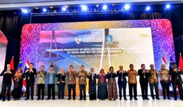 Peserta pertemuan ADB Asian Development Bank Asean Secretariat IMT GT Subregional Cooperation IMT GT JBC Joint Business Council Peserta pertemuan ADB (Asian Development Bank), Asean Secretariat, IMT-GT Subregional Cooperation, IMT-GT JBC (Joint Business Council), UNINET (University Network) dan UNESCAP (United Nation Economic and Sosial Commission for Asia and The Pasific), di Batam.