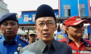 Pj Wali Kota Tanjungpinang Hasan saat didampingi Kepala DPKP Tanjungpinang Agustiawarman (Foto: Roland/ Presmedia.id)