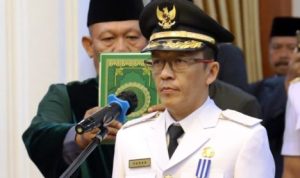 Pj.Wali Kota Tanjungpinang Hasan Sos, saat dilantik dan diambil Sumpah oleh Gubernur Kepri Ansar Ahmad di Gedung Daerah kota Tanjungpinang Kamis (21/9/2023).
