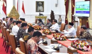 Presiden Jokowi memimpin ratas membahas persoalan lahan di Pulau Rempang, di Istana Merdeka, Jakarta.