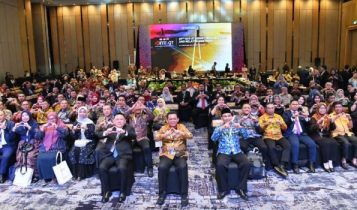 Seluruh peserta Forum Indonesia, Malaysia dan Thailand dalam acara The 20th Indonesia,Malaysia, Thailand - Growth Triangle, Chief Ministers and Governorsâ€™ Forum Meeting /(The 20th IMT-GT CMGF atas nama Indonesia di Batam