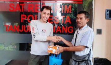 Stringer TV One dan Pencari Suaka Berdamai Stringer TV One dan Pencari Suaka Berdamai (Foto: Roland/Presmedia)