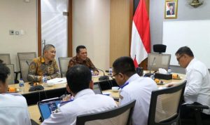 Gubernur Provinsi Kepri Ansar Ahmad bersama Kepala dinas Perhubungan Kepri Junaidi menemui Plt.Direktur Jenderal Perhubungan Laut (Dirjen Laut) Kementerian Perhubungan RI Antoni Arif Priadi di Ruang Rapat Dirjen Perhubungan Laut Jakarta, Senin (16/10/1023) sore. (Foto: Diskominfo Kepri)