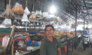 Gunawan, salah satu Pedagang Pasar Puan Rahma mengaku diancam pegawai BUMD karena menunggak Iuran