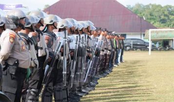 Kepolisian Resor Lingga menggelar Simulasi Sispamkota Ops Mantap Brata 2023 persiapan pengamanan Pemilu 2024 di Lapangan Merdeka Dabo Singkep Kabupaten Lingga Sabtu 21 10 2023 Kepolisian Resor Lingga menggelar Simulasi Sispamkota Ops Mantap Brata 2023, persiapan pengamanan Pemilu 2024 di Lapangan Merdeka Dabo Singkep, Kabupaten Lingga Sabtu (21/10/2023). (Foto: Aulai/Presmedia.id)