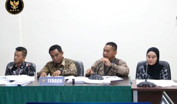 Ketua dan Anggota KPU Lingga sebagai Teradu disidang DKPP di Tanjungpinang Terkiat hubungan keluarga dengan Bacaleg Ketua dan Anggota KPU Lingga sebagai Teradu disidang DKPP di Tanjungpinang Terkiat hubungan keluarga dengan Bacaleg