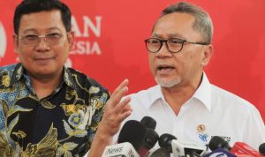 Mendag Zulkifli Hasan dan Kepala Bapanas Prasetyo Adi memberikan keterangan pers, di Jakarta, Senin (09/10/2023). (Foto: Humas Setkab/Agung)