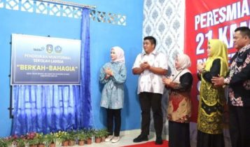 Peresmian Sekolah Lanjut Usia Lansia Berkah Bahagia oleh Bupati Bintan Roby Kurniawan bersama Ketua TP PKK Bintan Hafizha Rahmadhani di Desa Teluk Bakau Kecamatan Gunung Kijang Peresmian Sekolah Lanjut Usia (Lansia) Berkah Bahagia oleh Bupati Bintan Roby Kurniawan bersama Ketua TP PKK Bintan Hafizha Rahmadhani di Desa Teluk Bakau, Kecamatan Gunung Kijang