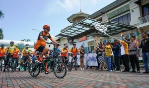 Peserta Charity Ride dilepaskan di Lagoi Bay. (Foto: Bintan Resorts/Presmedia.id)