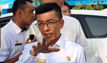 Pj.Wako Tanjungpinang Hasan Sos Perintahkan BUMD Hentikan Pungutan Sewa dan Kembalikan dana Pedagang Akau Potong Lembu Pj.Wako Tanjungpinang Hasan Sos Perintahkan BUMD Hentikan Pungutan Sewa dan Kembalikan dana Pedagang Akau Potong Lembu (Foto: Roland/Presmedia.id)