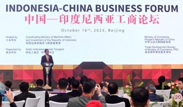 Presiden Jokowi saat menghadiri Forum Bisnis Indonesia-Republik Rakyat Tiongkok (RRT), di China World Hotel, Beijing, RRT, pada Senin (16/10/2023). (Foto: BPMI Setpres/Laily Rachev)