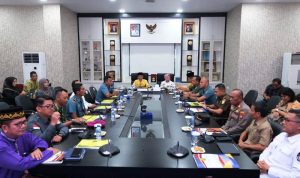 Rakor Pemerintah kota Tanjungpiang dengan pejabat Forum Koordinasi Pimpinan Daerah (Forkopimda) di Kantor Wali Kota Tanjungpiang Senin (16/10/2023).