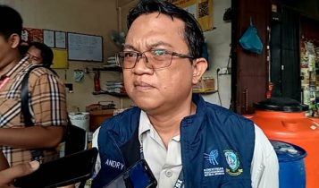 Sidak Disdagin Kota Tanjungpinang bersama Polresta Tanjungpinang Disperindag Kepri di Toko Adrian Sidak Disdagin Kota Tanjungpinang bersama Polresta Tanjungpinang, Disperindag Kepri di Toko Adrian. (Foto: Roland/ Presmedia)