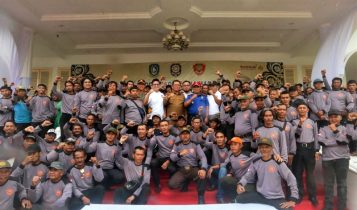Gubernur Kepri hadiri Apel Siaga Satlinmas Kepri dalam menghadapi Pemilu 2024 Gubernur Kepri hadiri Apel Siaga Satlinmas Kepri dalam menghadapi Pemilu 2024. (Foto: Doc-Kominfo Kepri)