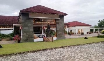 Salah satu hotel di Batu Licin Wacopek yang disebut milik PT.Sun Resort (Foto: Hasura/Presmedia.id)