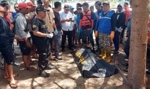 Jasad Yoseph telah ditemukan Tim SAR Gabungan di Pantai Loly Desa Malang Rapat Kecamatan Gunung Kijang. (Foto: BPBD/ Presmedia.id)