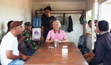 Karyawan berdialog bersama investor dan kuasa hukumnya saat berdialog di Pos Keamanan ISC Batu Licin Karyawan berdialog bersama investor dan kuasa hukumnya di Pos Keamanan ISC Batu Licin, Kelurahan Gunung Lengkuas, Kecamatan Bintan Timur. (Foto: Hasura/Peresmedia.id)