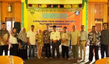 Kemendikbud dan Pemkab Lingga Gelar Lokakarya Tatakelola Festival Platform Indonesiana 2023 Kementerian Pendidikan dan Kebudayaan dan pemerintah kabupaten Lingga, menggelar lokakarya Tata Kelola Festival Platform Indonesiana Tahun 2023, yang dibuka Staf Ahli Bupati Lingga Julius di Gedung Lembaga Adat Melayu Lingga Rabu, (8/11/2023).