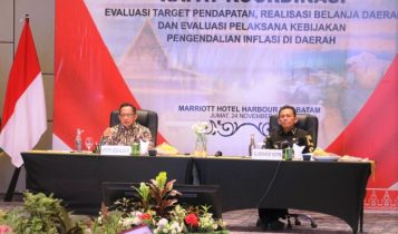 Menteri Dalam Negeri Tito Karnavian bersama Gubernur Kepri Ansar Ahmad saat memimpin Rakor Evaluasi APBD dan Inflsidi Marriot Hotel Batam Jumat 24 11 2023 Menteri Dalam Negeri Tito Karnavian bersama Gubernur Kepri Ansar Ahmad saat memimpin Rakor Evaluasi APBD dan Inflsidi Marriot Hotel Batam, Jum'at (24/11/2023).