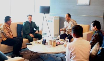 Menteri Komunikasi dan Informatika (Menkominfo) RI Budi Arie Setia saat melakukan pertemuan dengan Gubernur Kepri di kantor Kemenkominfo, Jakarta. (Foto: Dok-Diskominfo Kepri)