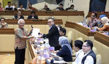 Menteri PANRB Abdullah Azwar Anas saat Rapat Kerja bersama Komisi II DPR RI di Jakarta Senin 13 11 2023 Menteri PANRB Abdullah Azwar Anas saat Rapat Kerja bersama Komisi II DPR RI, di Jakarta, Senin (13/11/2023). (Foto: MenpanRB)