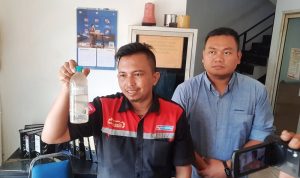 Petugas SPBU PT.Bintan Anugrah Bersama di Jalan Soekarno Hatta atau 100 meter dari sumur warga membantah ada kebocoran tangki BBM-nya dan mencemari sumur warga. (Foto: Roland/Presmedia.id)