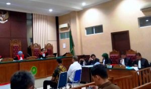 Sidang lanjutan pembacaan Eksepsi keberatan terdakwa Siswanto yang dibacakan kuasa hukumnya Edi Rustandi SH, Edward Sihitang SH dan Dwiki Kristanto SH di PN Tipikor Tanjungpinang, Rabu (29/11/2023).