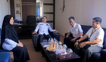 Wabup Bintan Ahdi Muqsith berdiskusi dengan DKUPP Bintan Wabup Bintan Ahdi Muqsith berdiskusi dengan DKUPP Bintan. (Foto: Diskominfo/Presmedia.id)