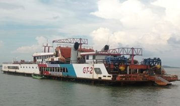 Kapal Isap Produksi GT2 milik PT EUM disegel Ditjen PSDKP karena melakukan kegiatan Tambang di luar PKKPRL yang telah diterbitkan KKP Kapal Isap Produksi GT2 milik PT EUM disegel Ditjen PSDKP karena melakukan kegiatan Tambang di luar PKKPRL yang telah diterbitkan KKP. (Foto: Putra)