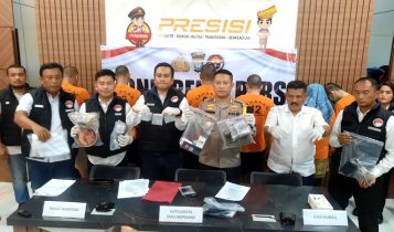 Kapolresta Tanjungpinang bersama jajarannya saat menggelar rilis penangkapan pelaku narkoba di Mapolresta Tanjungpinang Kapolresta Tanjungpinang bersama jajarannya, saat menggelar rilis penangkapan pelaku narkoba di Mapolresta Tanjungpinang. (Foto: Roland/Presmedia.id)