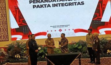 Pembagian DIPA TKD APBN 2024 Satker dan Lembaga di Kepri tandatangani Pakta Integritas sebagai wujud komitmen pengelolaan anggaran yang transparan akuntabel serta tidak melakukan KKN Pembagian DIPA-TKD APBN 2024, Satker dan Lembaga di Kepri tandatangani Pakta Integritas sebagai wujud komitmen pengelolaan anggaran yang transparan, akuntabel serta tidak melakukan KKN. (Foto: Presmedia.id)