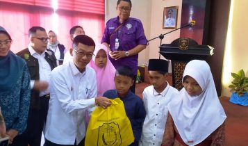 Pj.Wali Kota Tanjungpinang Hasan bersama OPD terkait menyerahkan bantuan Pj.Wali Kota Tanjungpinang, Hasan bersama OPD terkait menyerahkan bantuan. (Foto: Roland/ Presmedia.id)