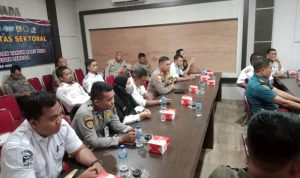 Polres Lingga bersama Pemerintah Kabupaten Lingga dan stakeholder terkait menggelar Rapat Koordinasi (Rakor) Lintas Sektoral penanganan keamanan menjelang Natal dan Tahun Baru. (Foto: Humas Polres Lingga)