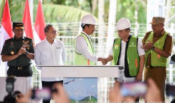 Presiden Resmikan Stasiun Bumi SATRIA 1 dan BTS 4G 630 BTS 4G di Papua Dibangun TNI dan Polri 2024 Presiden Joko Widodo meresmikan Pengoperasian sinyal BTS 4G BAKTI Kominfo dan Pengoperasian Integrasi Satria 1 di Desa Bowom Baru Utara, Kabupaten Kepulauan Talaud, Sulawesi Utara, Kamis (28/12/2023). (Foto: Humas kementerian Kominfo)
