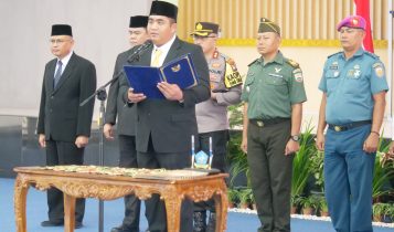 Bupati Bintan Roby Kurniawan Lantik 6 pejabat kepala dinas dan Badan di Pemkab Bintan di Aula Bandar Seri Bintan Bupati Bintan Roby Kurniawan Lantik 6 pejabat kepala dinas dan Badan di Pemkab Bintan di Aula Bandar Seri Bintan Rabu, (24/01/2023). (Foto: Diskominfo Bintan)