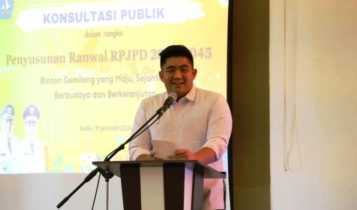 Bupati Bintan Roby Kurniawan membuka FKP Ranwal RPJPD 20245 2045 di Bhadra Resort dan Hotel Bupati Bintan Roby Kurniawan membuka FKP Ranwal RPJPD 20245-2045 di Bhadra Resort dan Hotel. (Foto: Diskominfo Bintan/Presmedia.id)