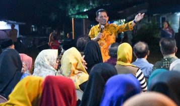Gubernur Kepri Ansar Ahmad menyampaikan sejumlah program strategis yang telah dan akan dilaksanakan di Kepri, saat bertemu dan bersilaturahmi dengan masyarakat Mentigi di Lapangan Bola Mentigi, Bintan, Kamis (18/01/2024).