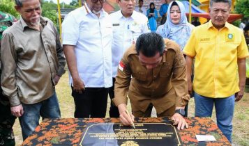 Gubernur Kepulauan Riau H. Ansar Ahmad meresmikan Gedung Konseling Dan Rehabilitasi Bangunan SMA Negeri 9 Batam di Kecamatan Galang Kota Batam Provinsi Kepulauan Riau, Rabu (3/1/2024). (Foto: Diskominfo Kepri)