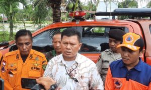 Kanit Polsek Tanjungpinang Timur, Iptu Apriadi bersama tim sar gabungan. (Foto: Roland/Presmedia.id)