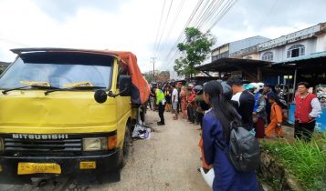 Lori BP 9023 UT yang menabrak pemotor IRT hingga tewas. (Foto: Roland/Presmedia.id)