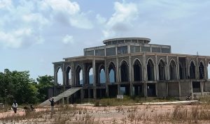 Masjid Agung Bandar Seri Bentan kembali dilanjutkan pembangunannya di tahun ini dengan Kucuran APBD Rp1 Miliar. (Foto: Hasura/Presmedia.id)